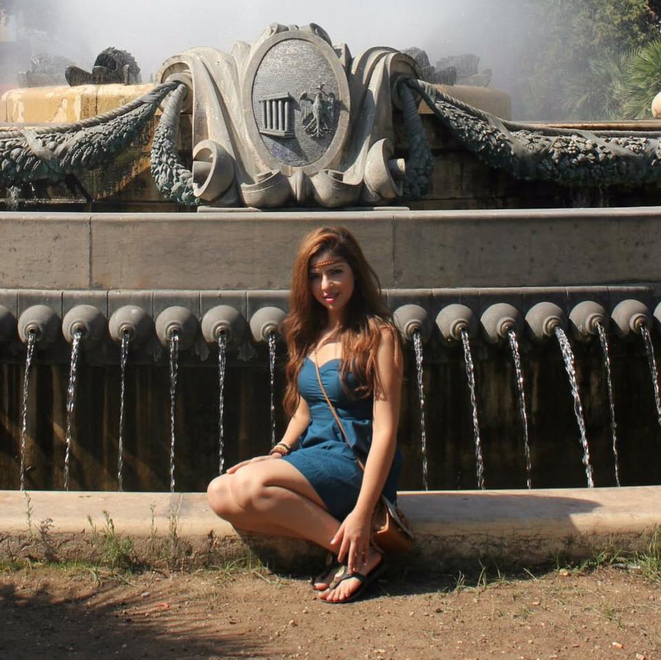 شورت وفانلة وكاب.. الإغراء على طريقة ميرنا جميل.. صور - لايف نيوز