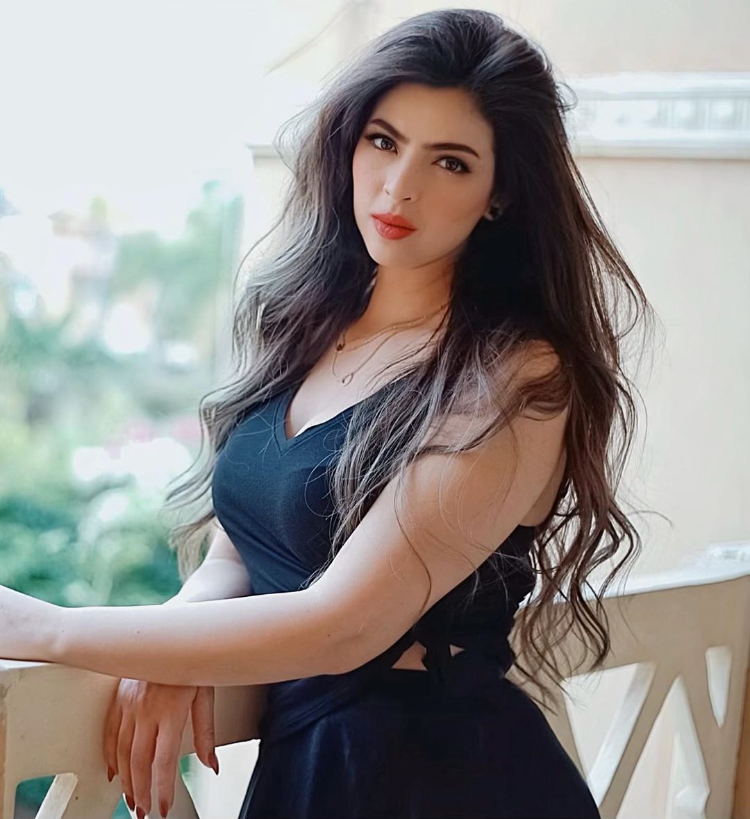 شورت وفانلة وكاب.. الإغراء على طريقة ميرنا جميل.. صور - لايف نيوز