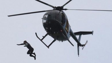 يقفز من طائرة