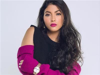 الفنانة مي الغيطي