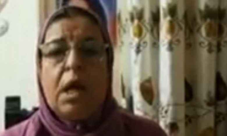 سيدة تستغيث
