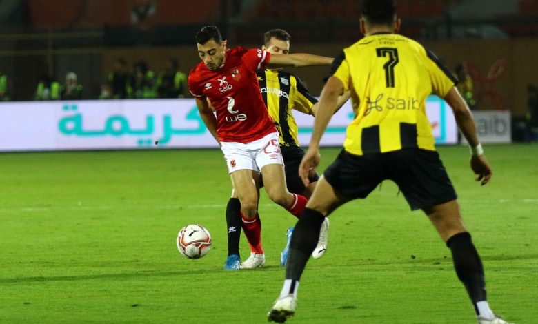 الأهلي يهزم المقاولون العرب بصعوبة وينتزع صدارة الدوري