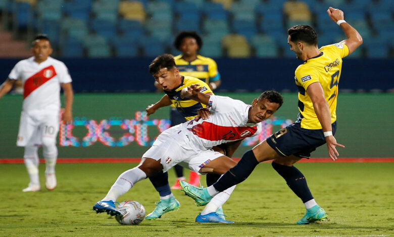 مباراة بيرو مع الاكوادور